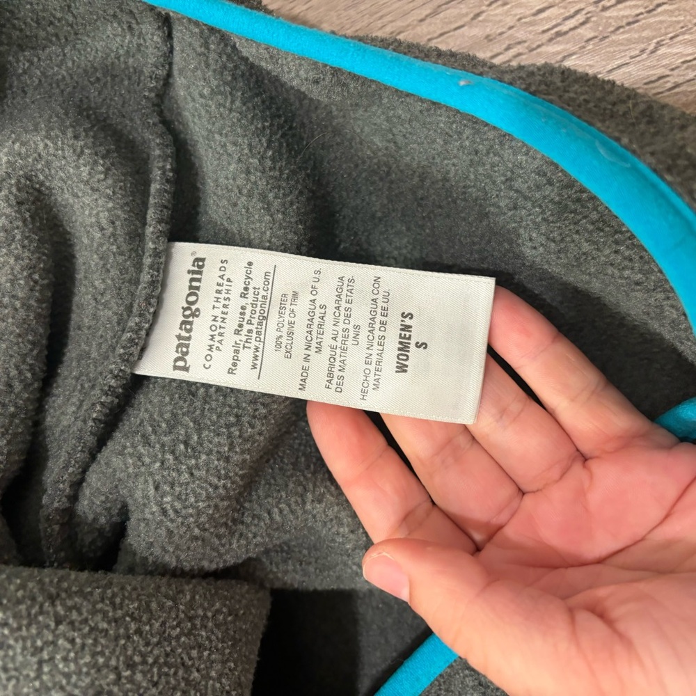 Patagonia Synchilla Snap-T Fleece Pullover‎ Charcoal Gray/Teal/Red Women’s Small - Picture 4 of 5